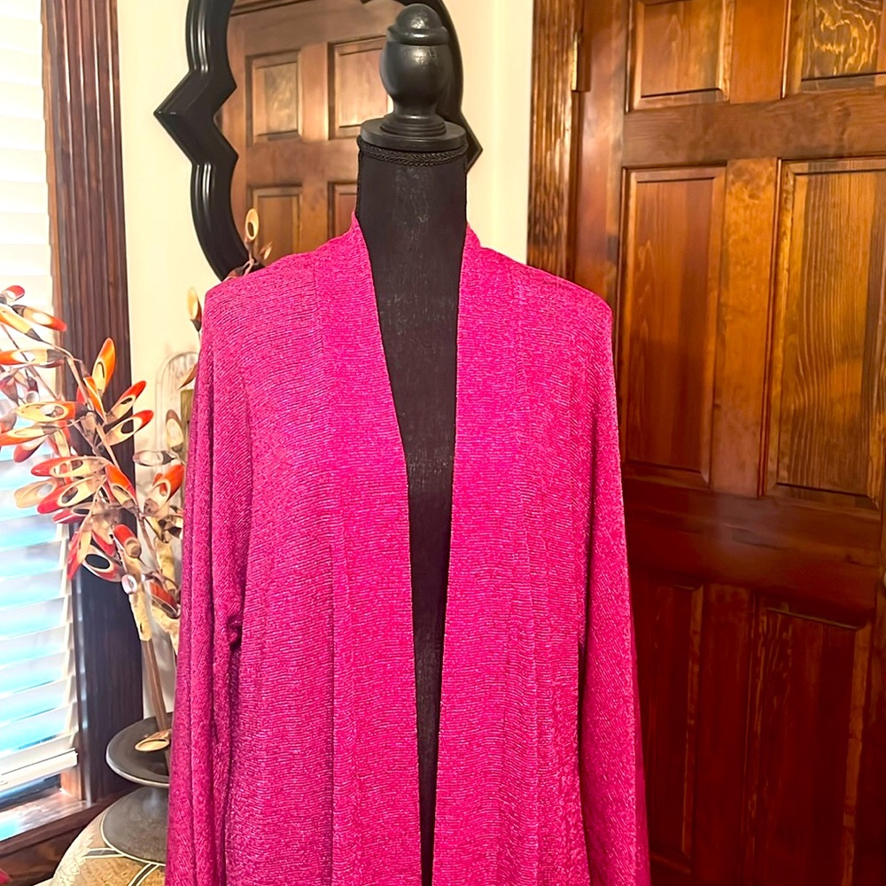 This cardigan is in excellent condition, looking for a new home Kasper large
